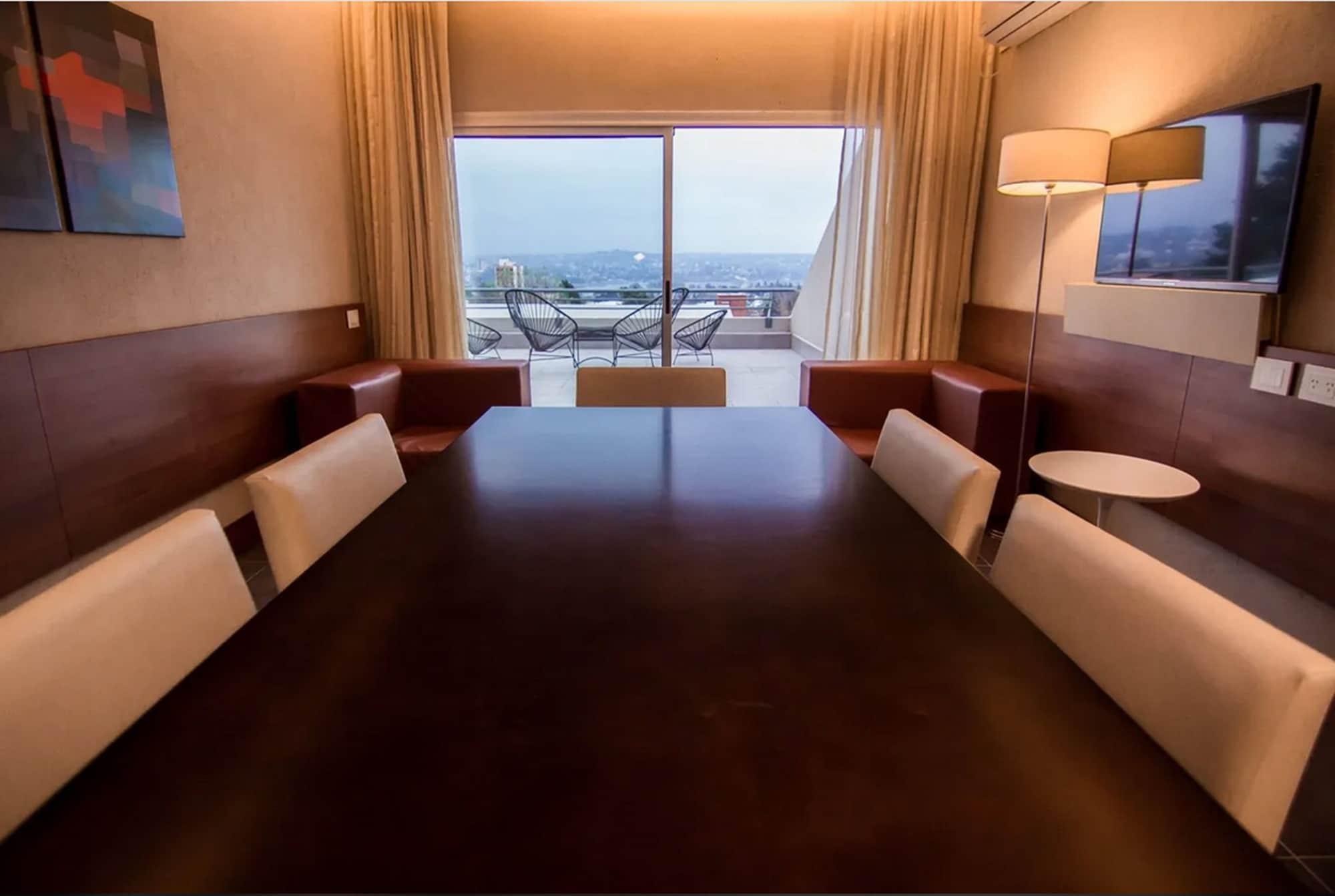Pinares Panorama Suites, Spa & Convention Center Вилья-Карлос-Пас Экстерьер фото